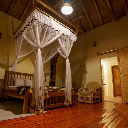 Tabingi Safari Cottages Katunguru ภายนอก รูปภาพ